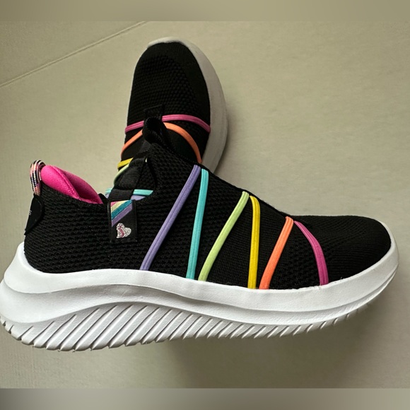 Skechers Kids Sneakers with Black Mesh and Rainbow Bands‎ - Picture 3 of 8